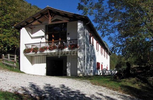 Valcarlos Cottage | Cabin ∙ 14 bedrooms ∙ 24 guests