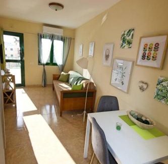 Playa del Ingles Apartment | Centrico apartamento 423 by CASAS COCODRILO