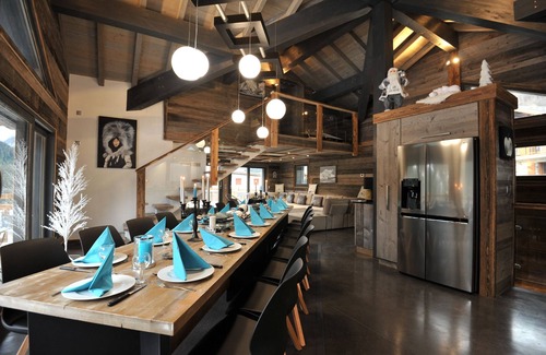Champagny-en-Vanoise Ski Chalet | CHALET L' Ours Blanc, luxury 18/20-person chalet, heated sauna jacuzzi, SPA.