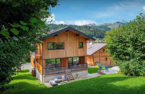 Montriond Ski Chalet | Chalet Les Noisettes - alpine holiday 14p with spa - OVO Network