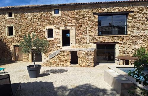 Suze-la-Rousse House | Chez Véro chambres d'hôtes & Maison en pierre contemporaine
