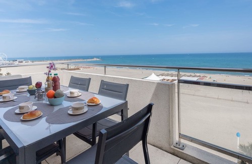 Saint-Nazaire Apartment | Cosy apartment for 6 people with WIFI, A/C, TV and terrace