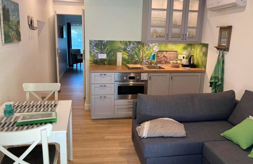 Puget House | Cottage 'Le Romarin' with Shared Pool, Wi-Fi and Air Conditioning