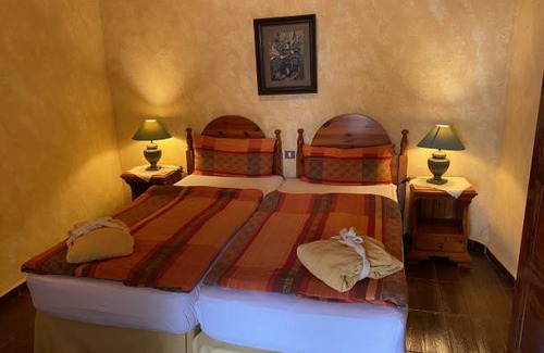 El Jaral House | Cottage with 3 Bedrooms, 2 Bathrooms, Heated solar Pool, Sauna, Jacuzzi, Garden