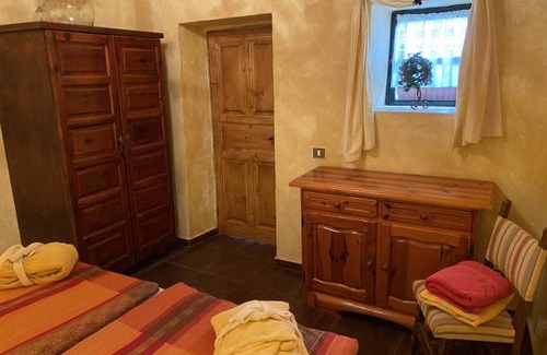 El Jaral House | Cottage with 3 Bedrooms, 2 Bathrooms, Heated solar Pool, Sauna, Jacuzzi, Garden