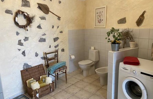 El Jaral House | Cottage with 3 Bedrooms, 2 Bathrooms, Heated solar Pool, Sauna, Jacuzzi, Garden