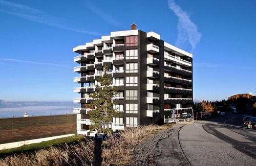 Chamrousse Apartment | Cozy 2-Room Apartment for 4, Ski-in/Ski-out, Near Daycare in Chamrousse