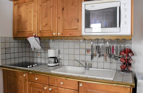Pralognan-la-Vanoise Apartment | Cozy apartment near slopes, balcony, pets allowed
