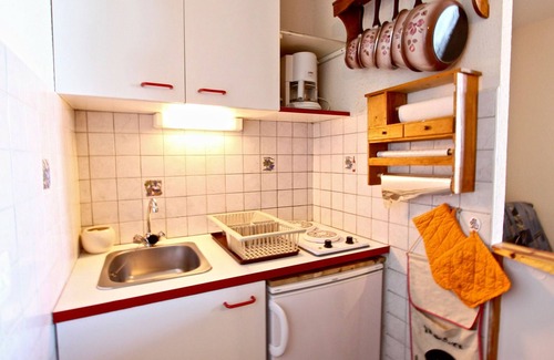 Chamrousse Apartment | Cozy Studio Cabin for 4 People, Ski-In/Ski-Out, West-Facing Balcony, Pet-Friendly