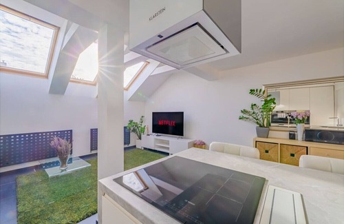 Andel Apartment | Deluxe Riverside Duplex in the Heart of the City