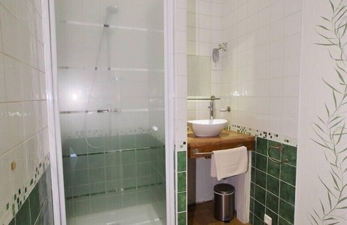 Saint-Affrique House | Double room-Premium-Ensuite with Shower-1