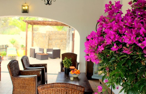 Coveta Fuma Villa | Elegant & Affordable Villa, Private swimming pool sleeps 4 to 10 adults
