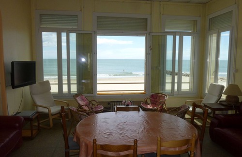 Palavas-les-Flots House | Exceptional setting across from the sea with private access to the beach
