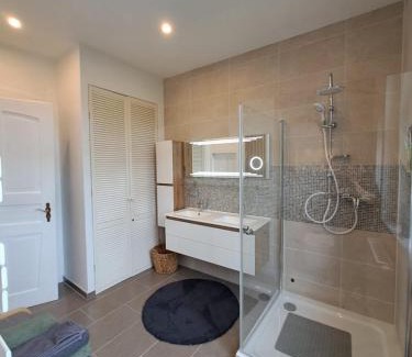 Mühlhausen Apartment | Ferienwohnungen Vogelnest zentral in Mühlhausen mit Pool
