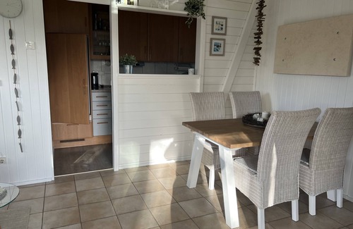 Damp House | few minutes to the beach