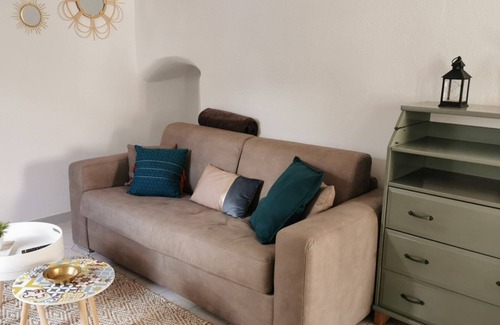 Ruoms House | Gite Leoannatim/Air-Conditioned Character House