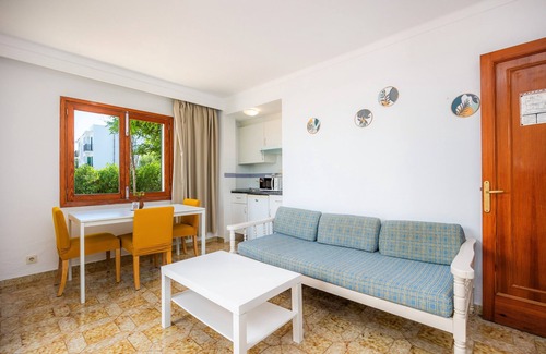 Cala d'Or Apartment | Holiday apartment "Apartamento Felipe 1-4" with Shared Terrace, Shared Pool & WiFi