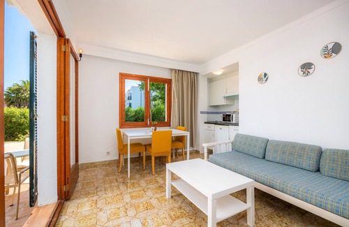 Cala d'Or Apartment | Holiday apartment "Apartamento Felipe 1-4" with Shared Terrace, Shared Pool & WiFi
