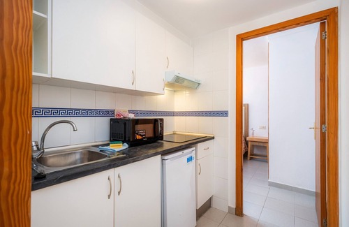 Cala d'Or Apartment | Holiday Apartment "Felipe 2-2" with Shared Terrace, Shared Pool & WiFi