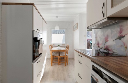 Bergewohrden House | Holiday Home 'Kleines Schweden' with Lake View, Private Terrace and Wi-Fi