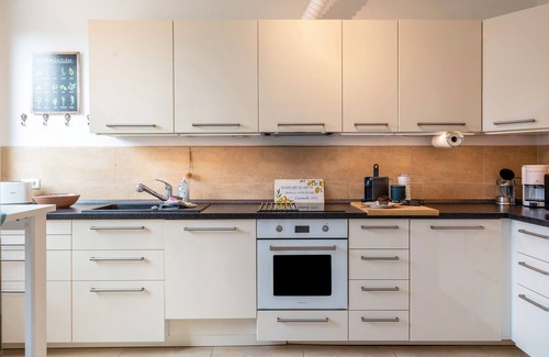 Rathenow House | Holiday Home 'Optikstadt Rathenow' with Private Terrace and Wi-Fi