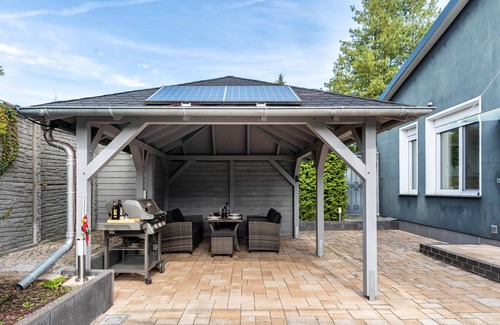 Rathenow House | Holiday Home 'Optikstadt Rathenow' with Private Terrace and Wi-Fi