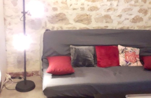 Bollene Apartment | Homerez - Appartement for 7 ppl. with shared pool and terrace at Bollène