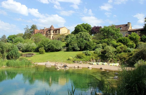 Saint-Cybranet House | Homerez - House for 9 ppl. with shared pool and terrace at Saint-Cybranet