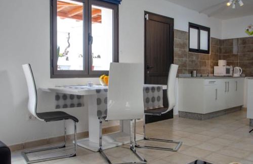 Playa Blanca House | Las Arecas Studio