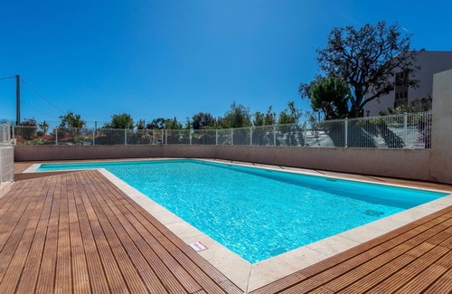 Bormes-Les-Mimosas Apartment | Le Jardin du Loderi by Interhome
