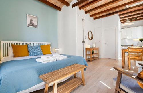 Ciutat Vella Apartment | Lodging Apartments Barceloneta Beach Studio 32
