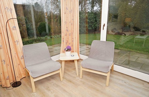 Damp House | Log cabin with W-LAN - large terrace with beach chair - - with fence in a quiet location