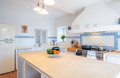 Goult House | Luberon – A magnificent character property – Sleeps 15