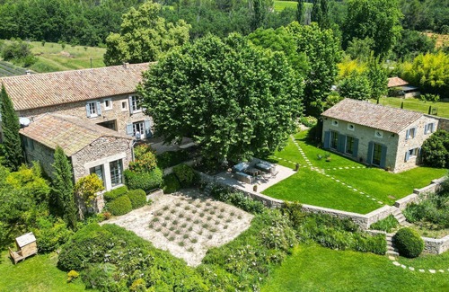 Goult House | Luberon – A magnificent character property – Sleeps 15