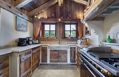 Megeve Ski Chalet | Luxurious Mountain Chalet in Rochebrune, Sleeps 12, Near Ski Slopes with Spa and Fireplace