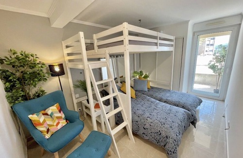 Les Sablettes Apartment | Magnificent 85m ² With Balcony/In Front Of Sea