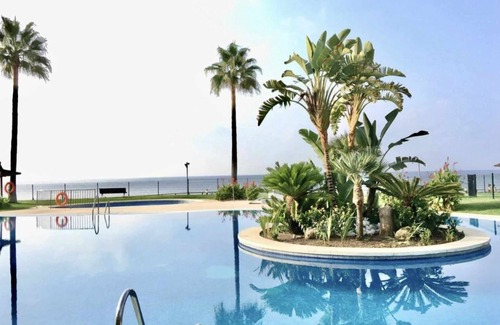 Sitio de Calahonda Apartment | Mi Capricho 400 Beachfront Apartment with sea view