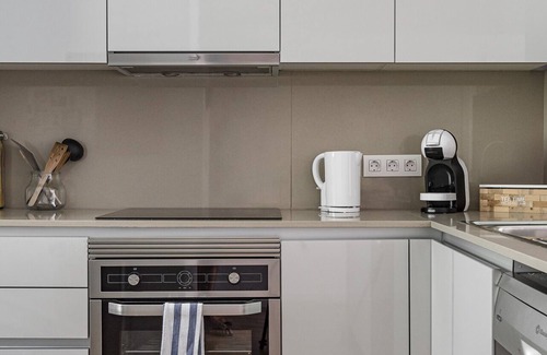 Altea Apartment | Modern apartment up to 5pp, WiFi, A/A, Parking, bike station, pool & balcony