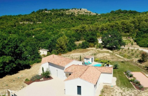 Le Puy-Sainte-Reparade Apartment | Modern Villa with Pool & Vineyard Views – Heart of Provence