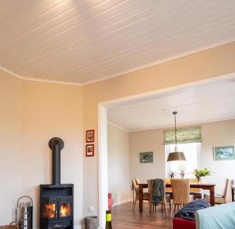Rabenholz Apartment | Ostseeurlaub auf Gutshof mit Kamin, Sauna und eingezäuntem Garten