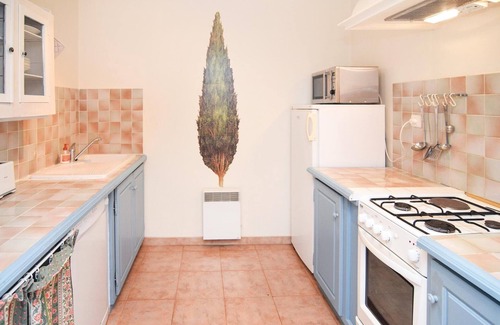 Uzes Apartment | Pleasant apartment on the second floor, centrally located in Uzès.