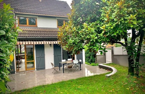 Grigny House | Pretty villa with garden between Rhone and orchards