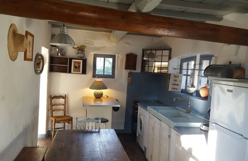 St.-Remy-de-Provence House | provencal stone mas 500 m from the city center capacity 6 pers. (3 ch.)