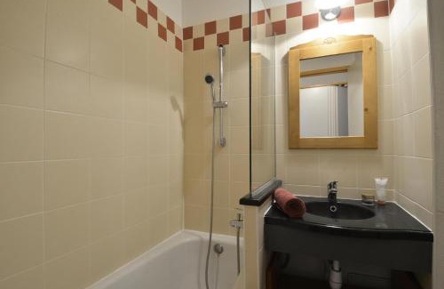Belle Plagne Apartment | Résidence Themis - Studio divisible chaleureux · Skis aux pieds · Vue pistes MAE-3734
