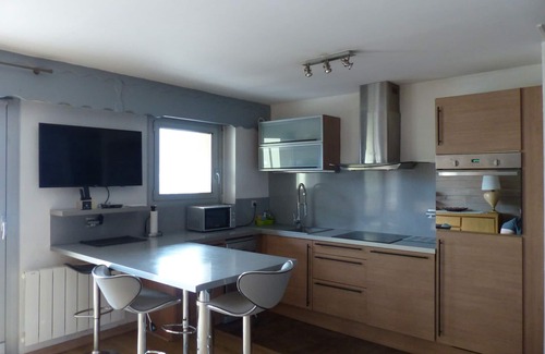 Annecy Apartment | RARE LAKE VIEW apartment * Annecy 2 steps from lake, beach, old town + garage + wifi