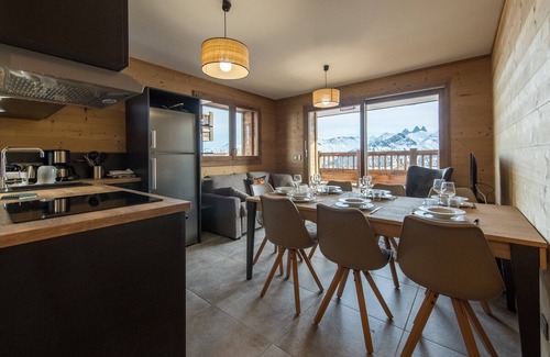La Toussuire Apartment | Spacious apartment with south-facing terrace at the foot of the slopes - up to 8 guests