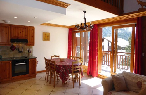 Pralognan-la-Vanoise Apartment | Spacious Duplex with Balcony, Near Shops and Cable Car
