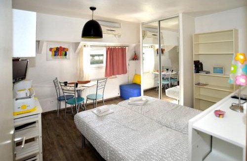 2nd Arrondissement Apartment | Studio Pniche pour 2 personnes, insolite et charmant