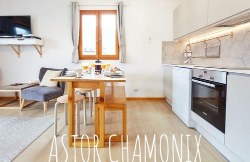 Chamonix City Centre Apartment | Stunning panoramic view, Cham centre, Pkg & WIFI