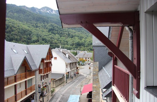 Saint-Lary-Soulan Apartment | T4 apartment in the heart of the village, 4 Diamonds, secure Wifi,